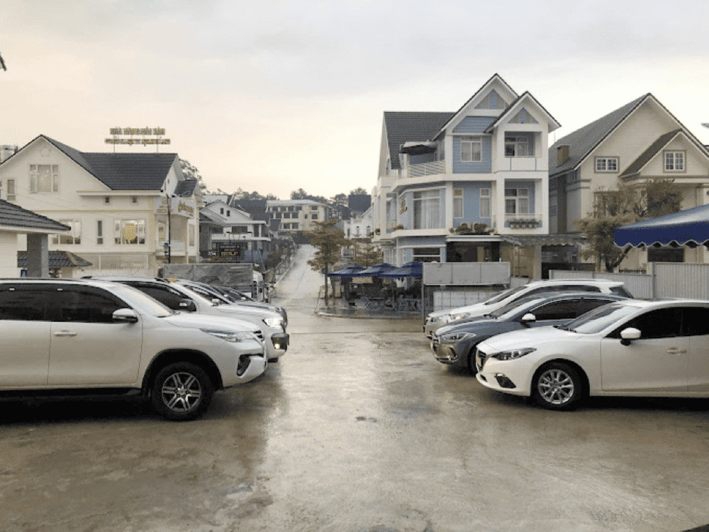 Nội thất rộng rãi của một chiếc taxi Lâm Hà
