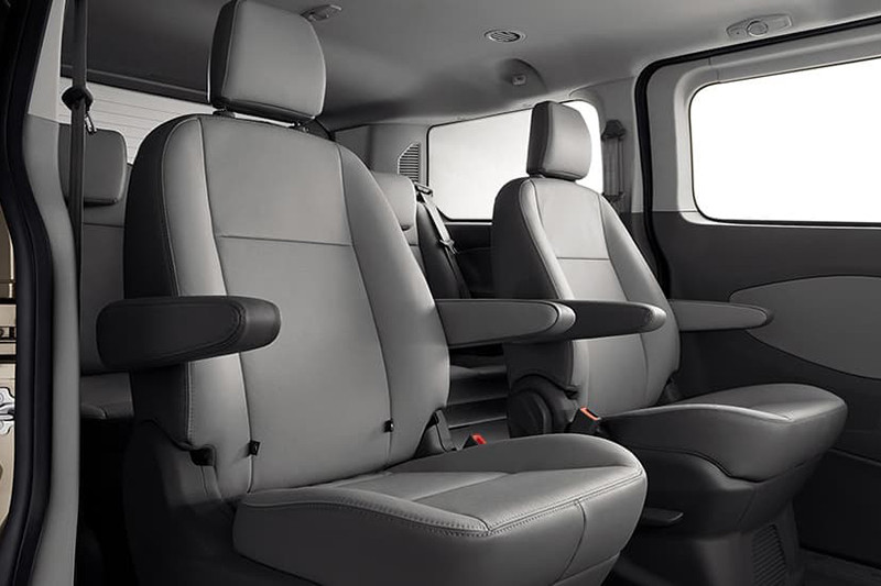 Nội thất rộng rãi và linh hoạt của Ford Tourneo