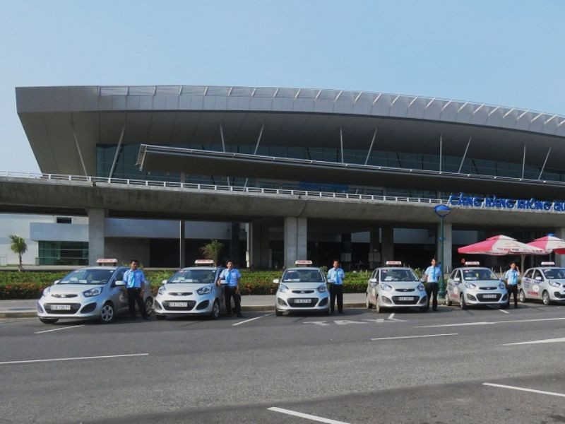 Nội thất sạch sẽ, thoáng mát của một chiếc xe taxi tại Sa Đéc, hứa hẹn chuyến đi thoải mái khi gọi số điện thoại taxi sadec.