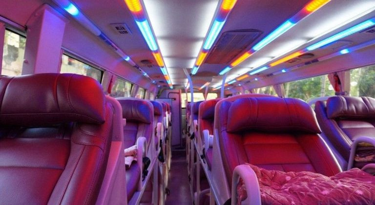 Nội thất sạch sẽ và tiện nghi trên xe khách đi Đà Lạt Bình Thuận