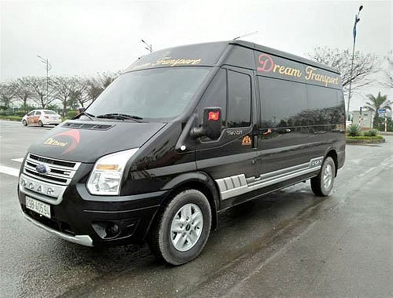 Nội thất sang trọng bên trong xe limousine VIP trên tuyến đường Hà Nội Văn Bàn