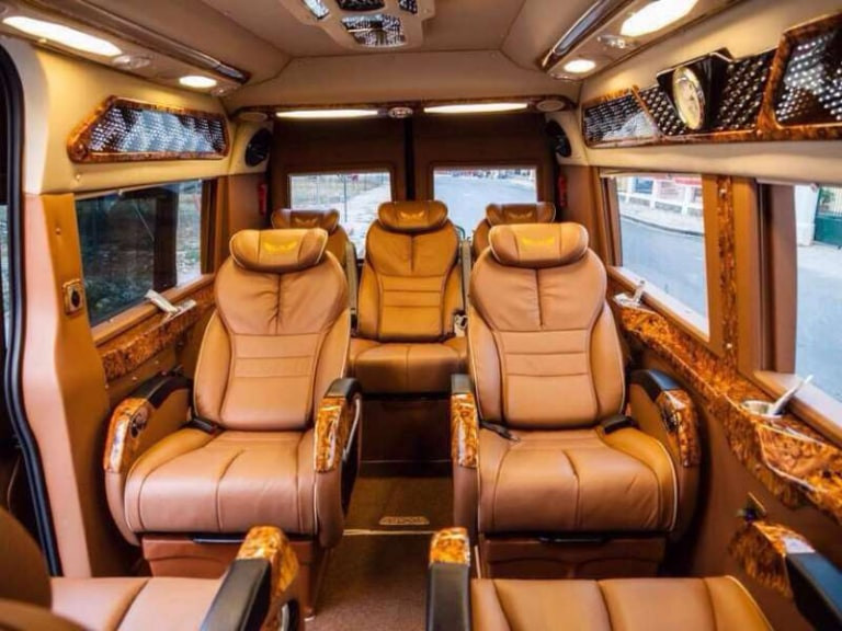 Nội thất sang trọng của xe Limousine trên tuyến Hải Phòng Cẩm Phả