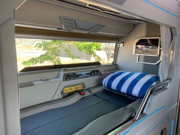 Nội thất sang trọng và tiện nghi hiện đại trên xe limousine giường phòng của Quang Hạnh