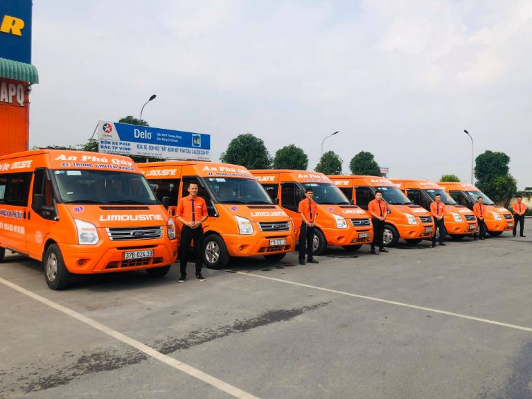 Nội thất sang trọng vân gỗ bên trong xe khách An Phú Quý
