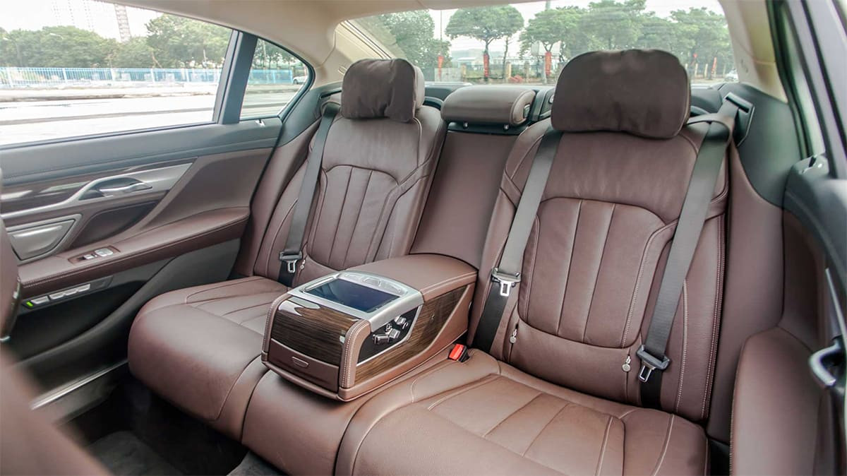 Nội thất sang trọng với ghế da cao cấp của BMW 730Li