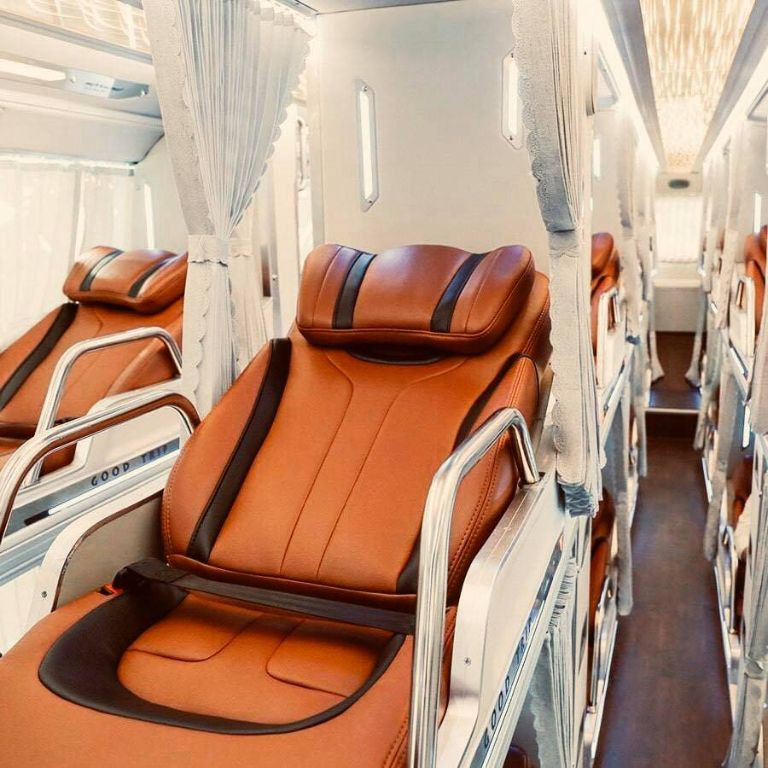 Nội thất tiện nghi bên trong xe khách Tiến Oanh Buôn Ma Thuột