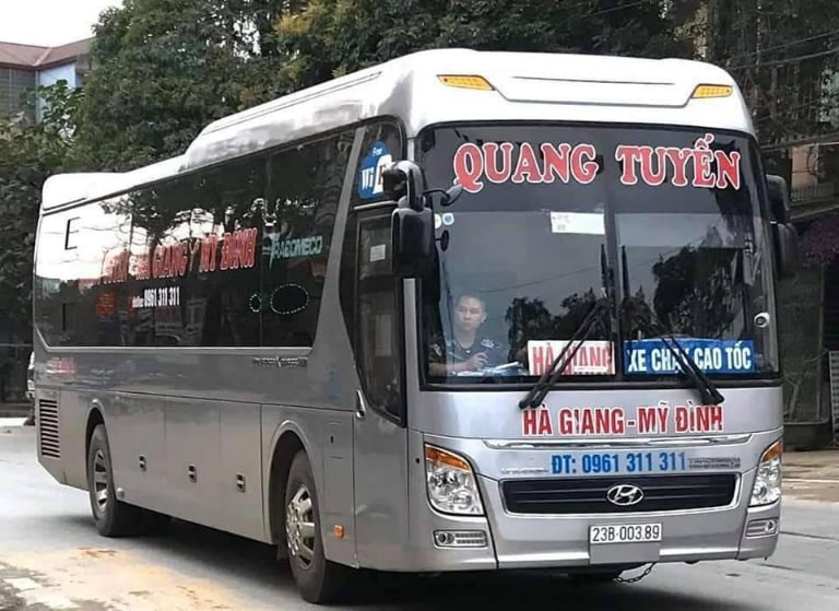 Nội thất tiện nghi của xe khách Quang Tuyến