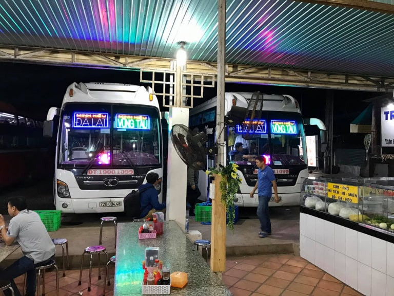 Nội thất tiện nghi trên xe khách Minh Hiếu đi Đà Lạt Vũng Tàu