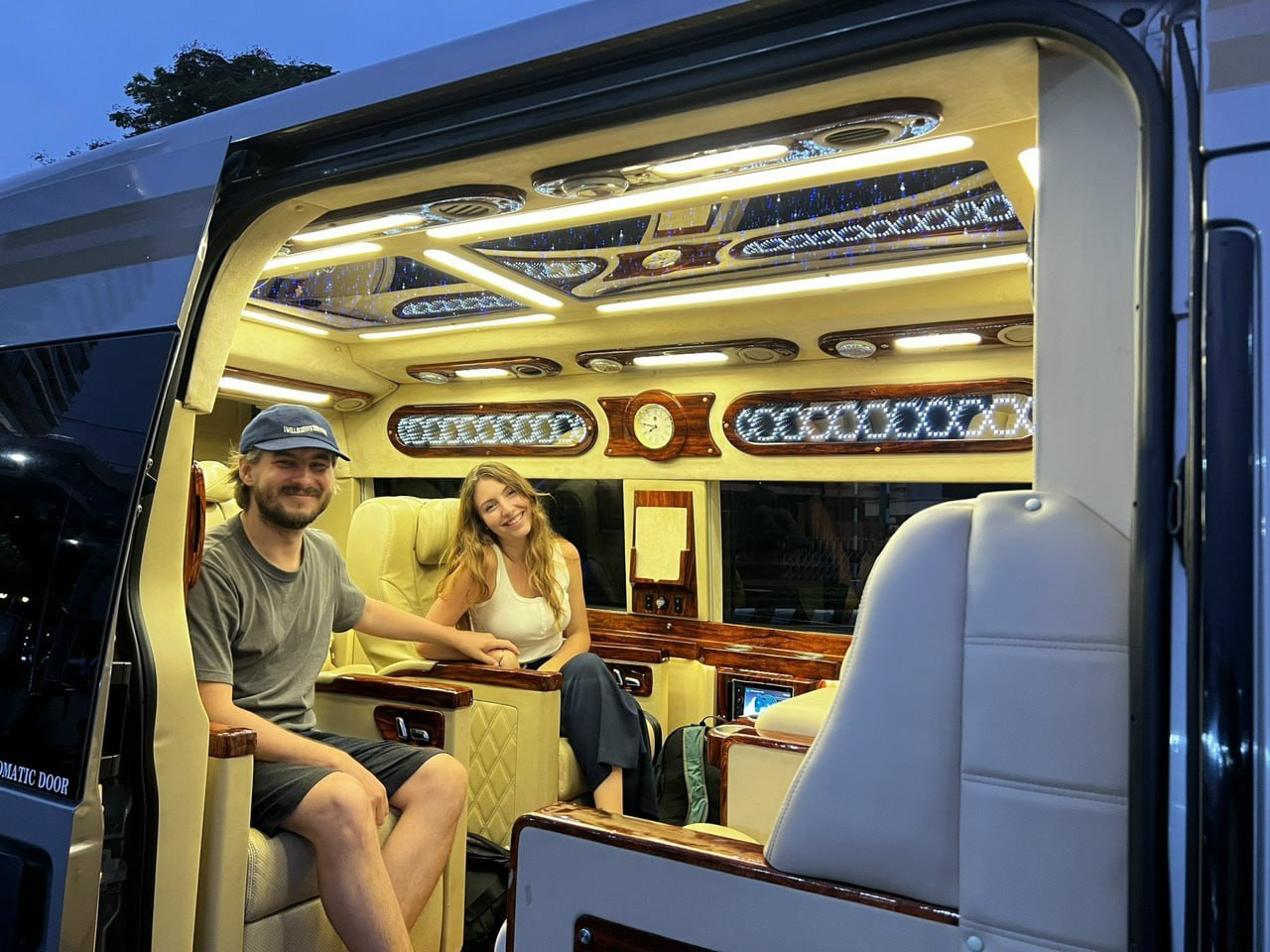 Nội thất tiện nghi trên xe Saco Travel đi Tây Ninh