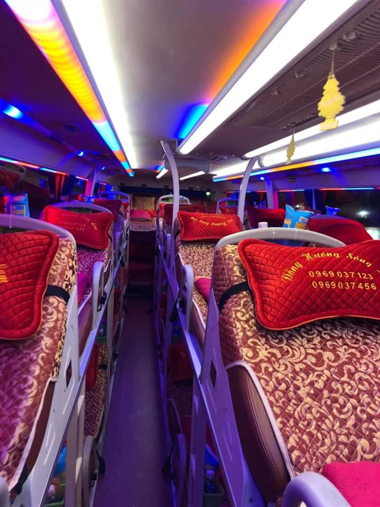 Nội thất tiện nghi và giường nằm êm ái trên xe khách Ất Hà