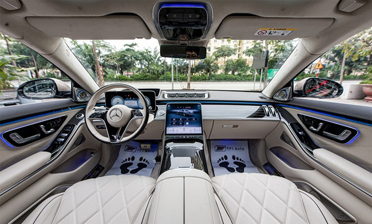 Nội thất tiện nghi và rộng rãi của Maybach S680