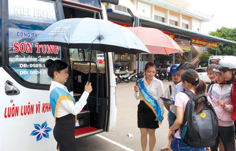 Nội thất tiện nghi và sạch sẽ trên xe khách Sơn Tùng