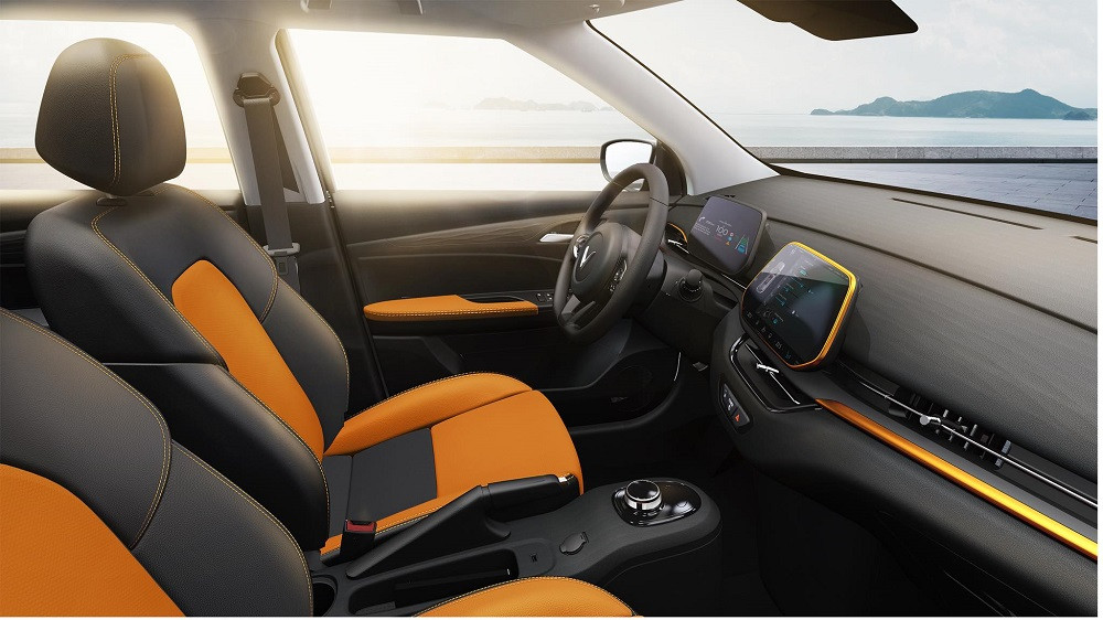 Nội thất VinFast VF 5 Plus với hai gam màu cam đen Granite Black Sunset Orange độc đáo và bắt mắt phù hợp với người mệnh Thổ và Hỏa