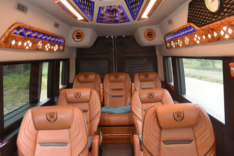 Nội thất xe Hoàng Phương Limousine