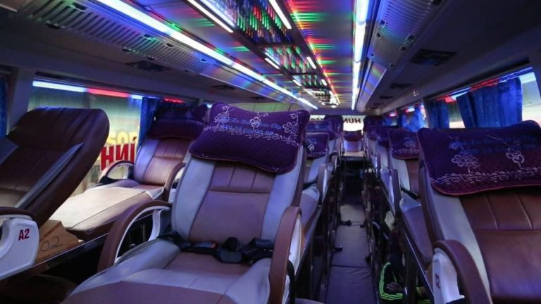 Nội thất xe khách Lào Tiển với khoảng cách giường rộng rãi trên tuyến Hải Phòng Đà Nẵng