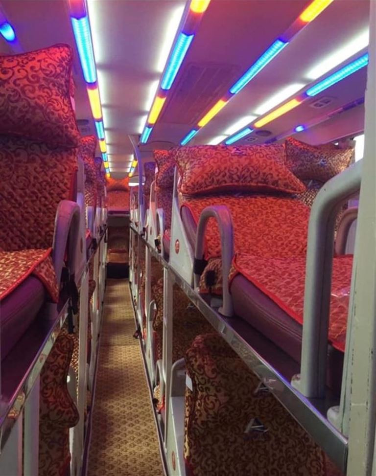 Nội thất xe khách Vân Tuyến cung cấp đầy đủ tiện nghi cho hành trình dài
