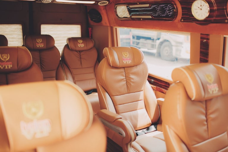 Nội thất xe Limousine Hoa Mai tuyến Hà Nội Thái Nguyên