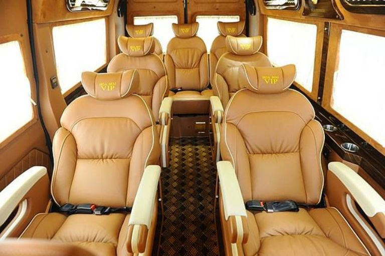 Nội thất xe Limousine Hoa Mai với ghế da sang trọng và tiện nghi hiện đại