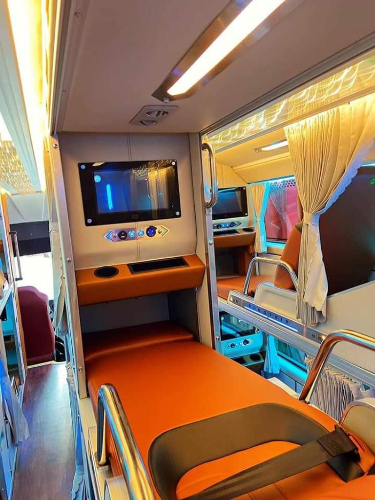 Nội thất xe Nhà xe Thảo Nguyên với giường bọc da êm ái và không gian thoáng đãng