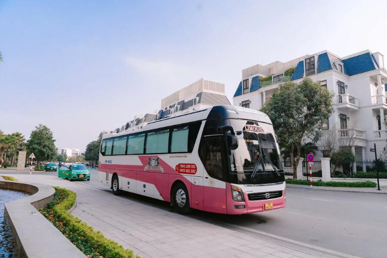 Nội thất xe tiện nghi và sạch sẽ của Nhà Xe Anh Huy Đất Cảng