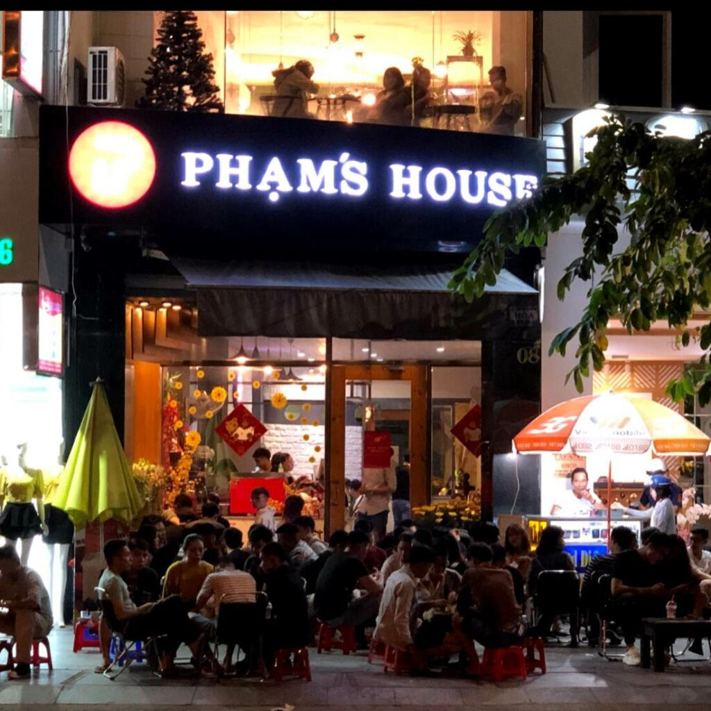 Pham House Coffee &amp; Tea, địa điểm kết hợp cafe và trà sữa hấp dẫn ở Quy Nhơn.