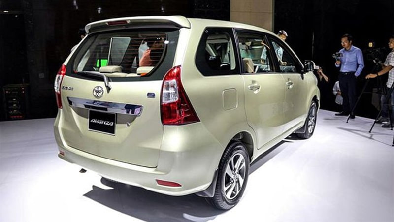 Phần đuôi xe gọn gàng với đèn hậu LED của Toyota Avanza 2019