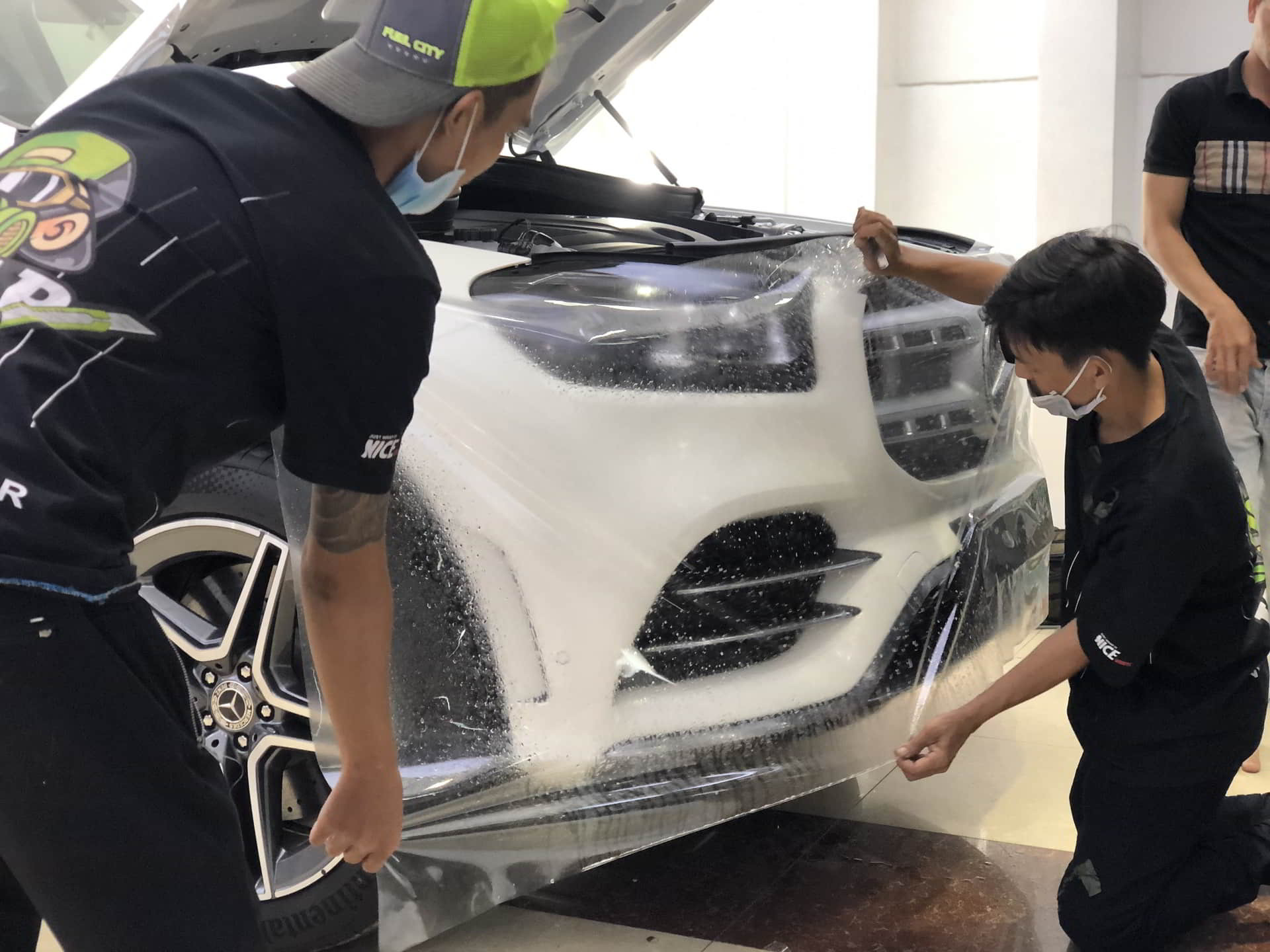 Phim bảo vệ sơn PPF được phát triển ban đầu cho mục đích quân sự, bảo vệ máy bay khỏi mảnh vụn