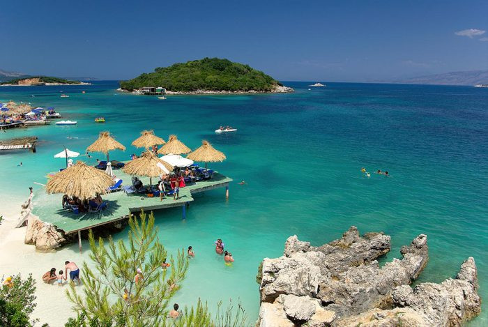 Phong cảnh Nha Trang nhìn từ trên cao, xe taxi di chuyển tiện lợi