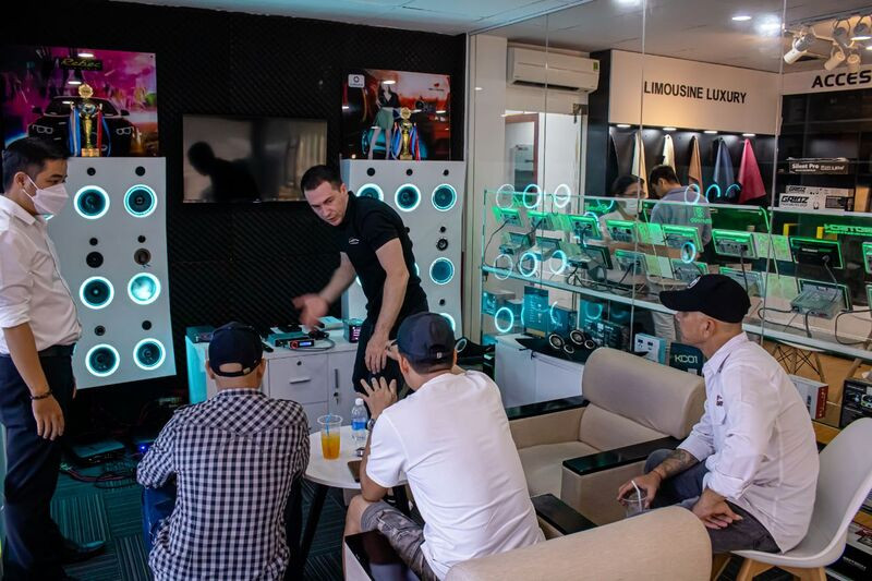 phòng demo âm thanh xe hơi đạt chuẩn