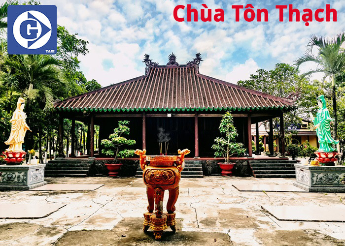 Phương tiện di chuyển trên đường trong điều kiện thời tiết mưa