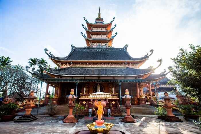 Vẻ đẹp linh thiêng với kiến trúc phật giáo cổ kính của Chùa Bửu Minh