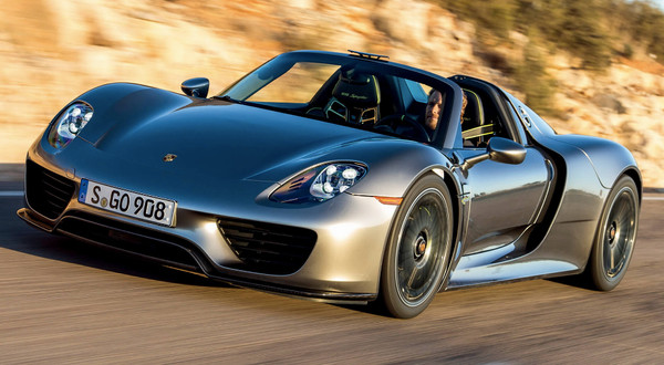 Porsche 918 Spyder - một trong những siêu xe đắt giá tại Việt Nam với công nghệ hybrid tiên tiến