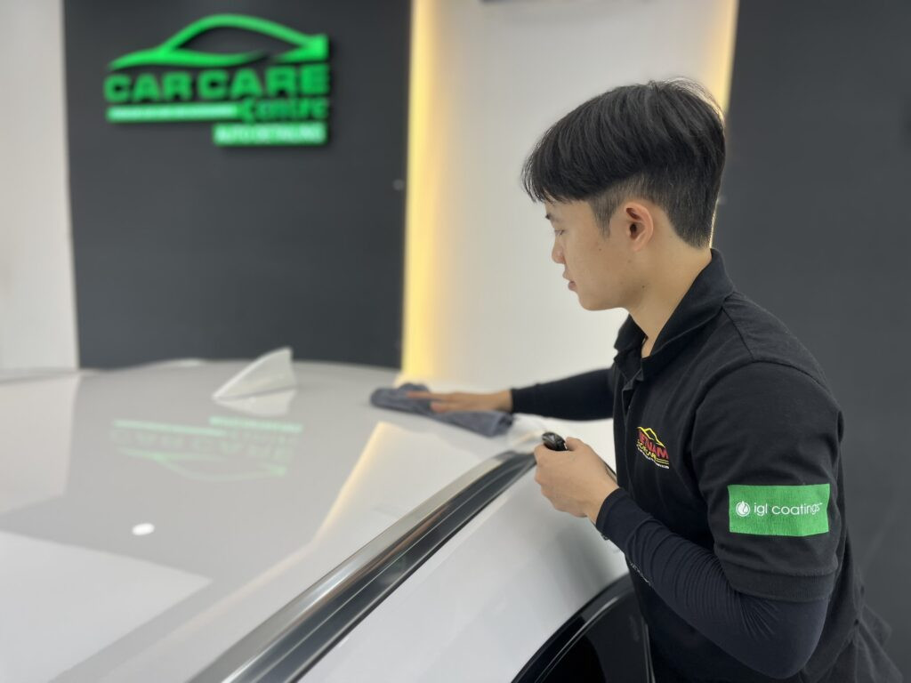Quá trình chuẩn bị bề mặt xe trước khi phủ lớp phủ nano bảo vệ
