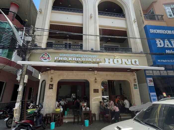 Không gian quan quán ăn ngon ở Pleiku Phở Hồng với món nổi bật là phở khô