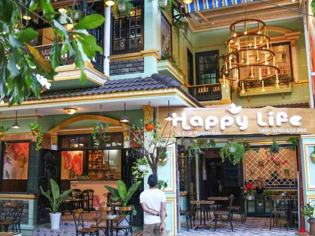 Quán trà sữa Happy Life với không gian nhỏ xinh tại thành phố biển Quy Nhơn.