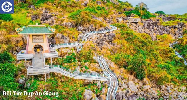 Quang cảnh đồi Tức Dụp với hệ thống hang động kỳ vĩ ở An Giang