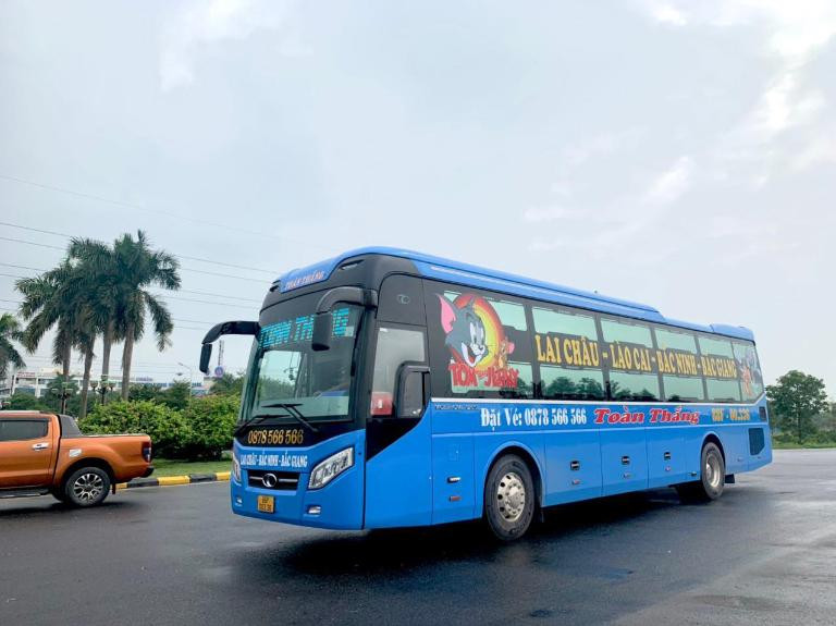 Quang cảnh tại Bến xe Lai Châu với các xe đi tỉnh Tây Bắc
