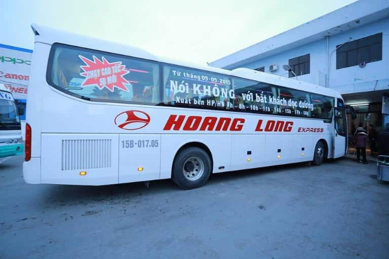 Quầy bán vé Nhà xe Hoàng Long tại bến xe