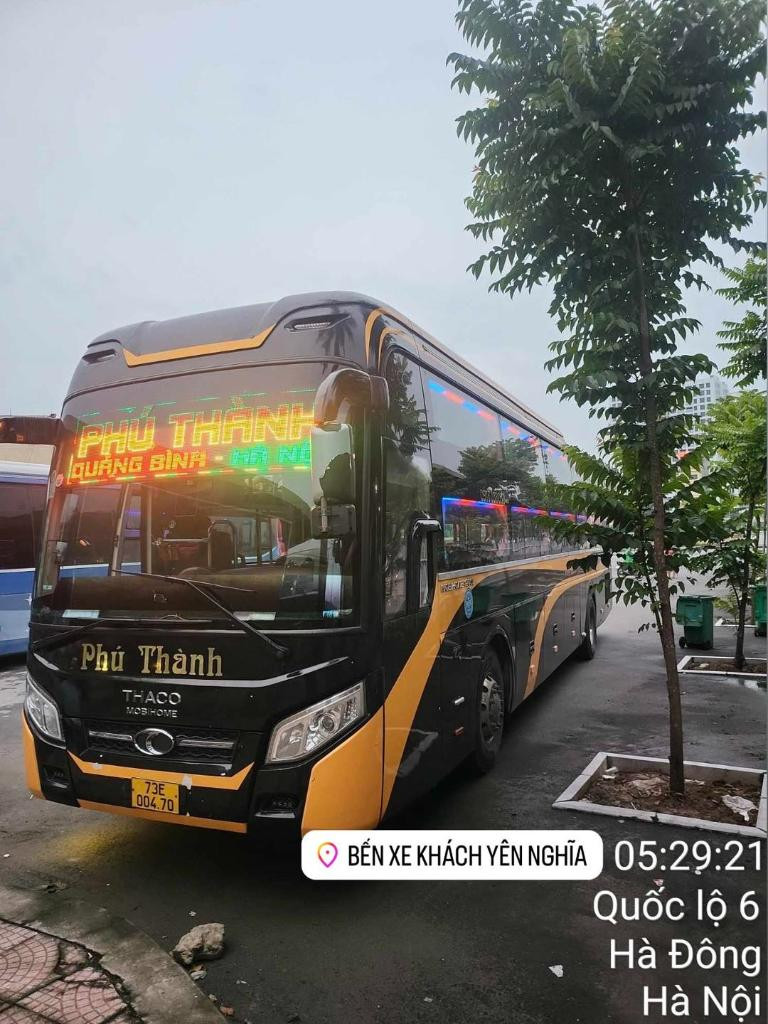 Quầy vé của Nhà Xe Phú Thành tại bến xe, phục vụ hành khách mua vé trực tiếp