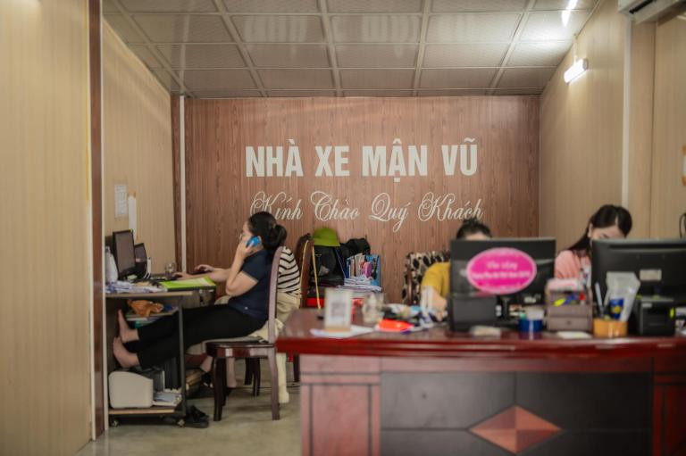 Quầy vé Nhà xe Mận Vũ tại bến xe