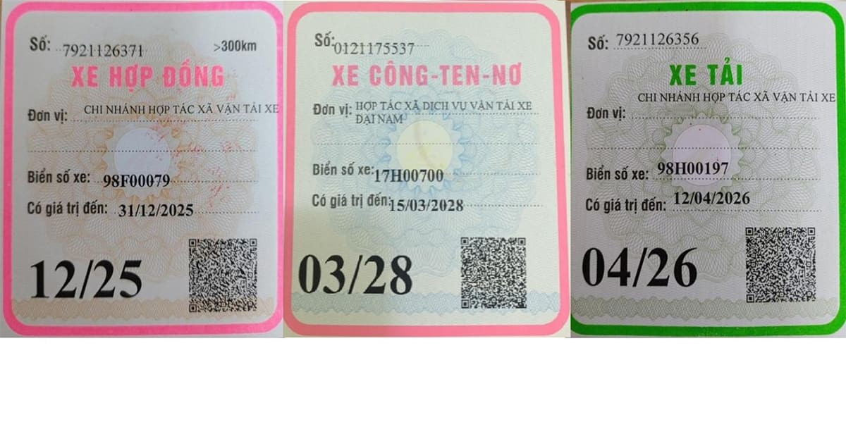 Quy trình xin cấp phù hiệu xe tải tại cơ quan chức năng, minh họa hồ sơ cần thiết.
