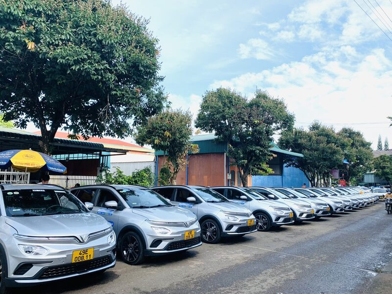 Đội xe hơn 1000 chiếc của Lado Taxi sau hơn 12 năm phát triển, mở rộng từ Đức Trọng đến Thanh Mỹ và các tỉnh khác