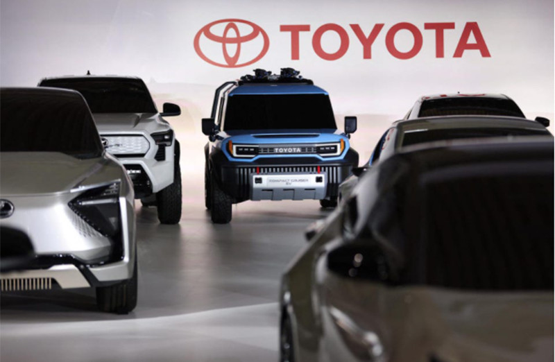 Showroom trưng bày các mẫu xe ô tô Toyota phổ biến tại Việt Nam