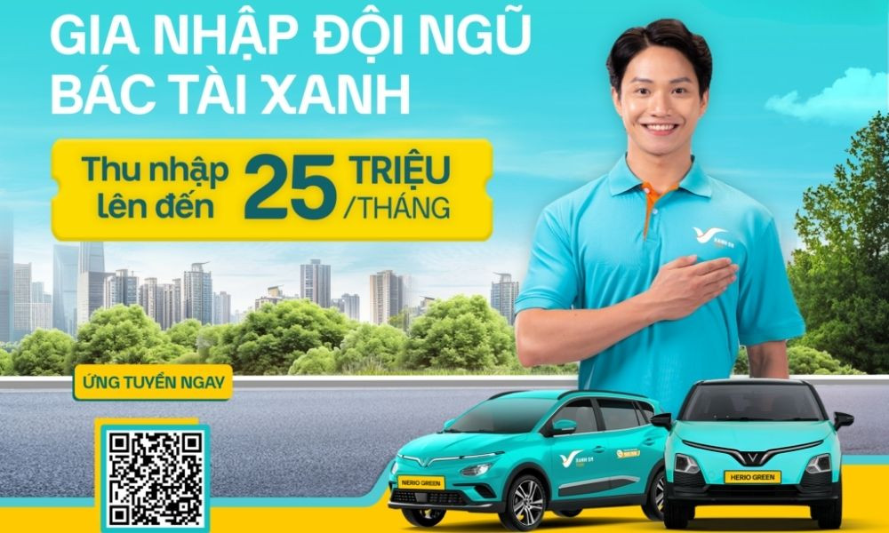 Tài xế công nghệ đang kiểm tra điện thoại trên xe, biểu tượng của sự linh hoạt trong công việc.