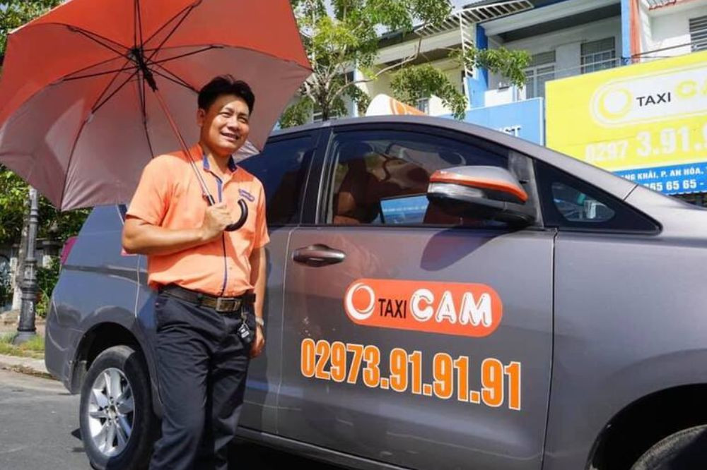 Tài xế Taxi Cam với phong thái chuyên nghiệp, chu đáo tại Châu Đốc