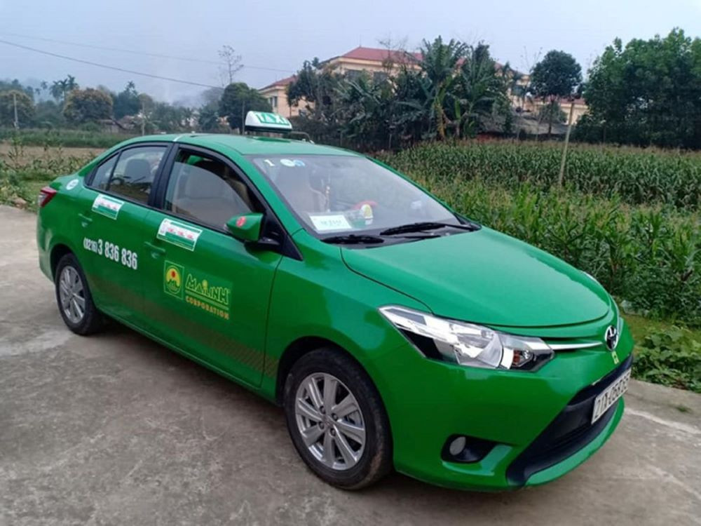 Tài xế taxi Mai Linh chuyên nghiệp phục vụ khách hàng tại Phong Điền