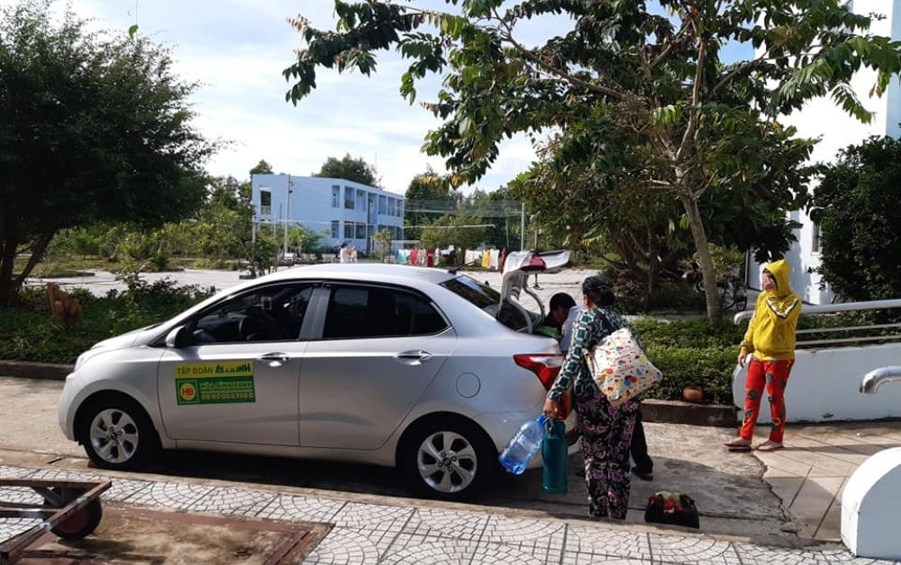 Tài xế taxi Mai Linh nhiệt tình phục vụ khách hàng trong chuyến đi