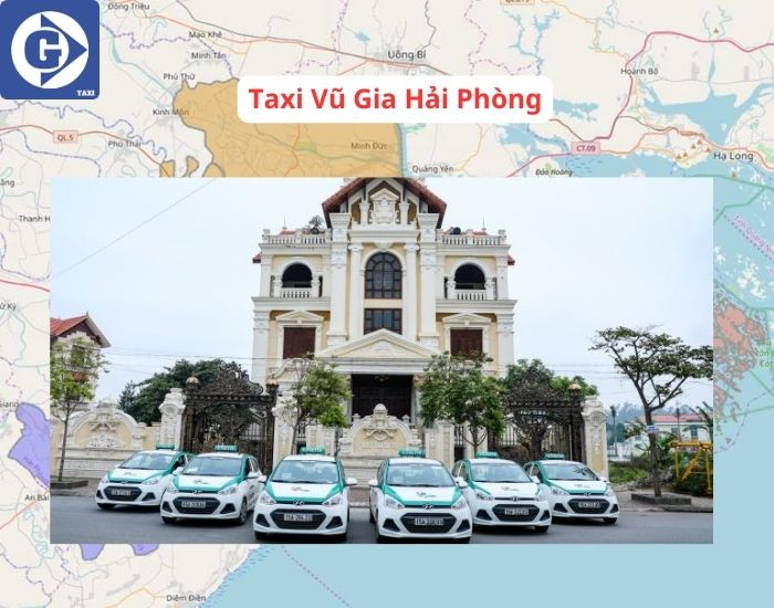 Tài xế taxi mở cửa đón khách