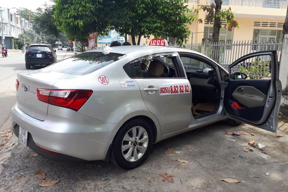 Tài xế taxi Thắng Lợi tận tâm, mang đến trải nghiệm dịch vụ chất lượng cao cho khách hàng ở Vĩnh Cửu