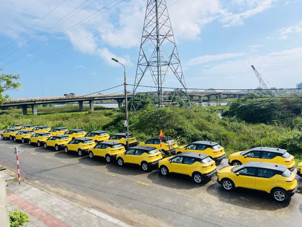 Tài xế taxi Tiên Sa nhận thanh toán bằng tiền mặt hoặc tài khoản ngân hàng